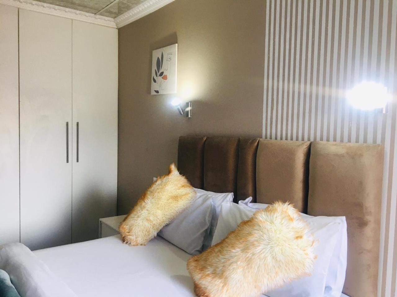 Mavi Guest House East London Bagian luar foto